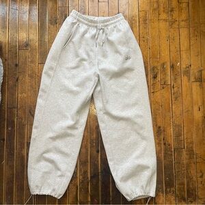 alo yoga sweatpants